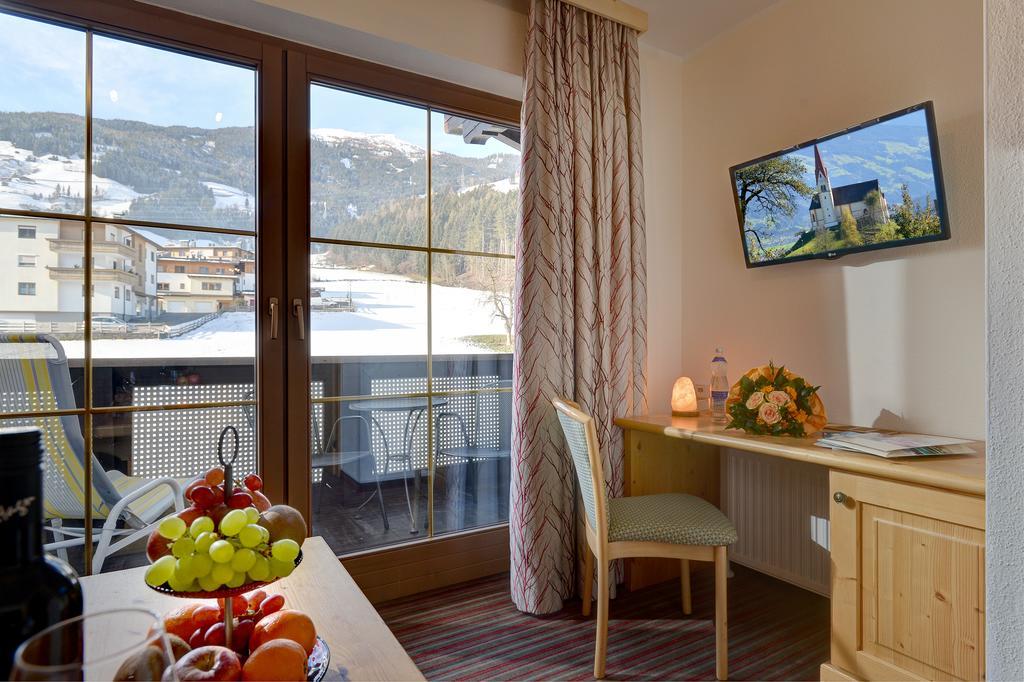 Wohlfuehlhotel Schiestl Fuegen Luaran gambar